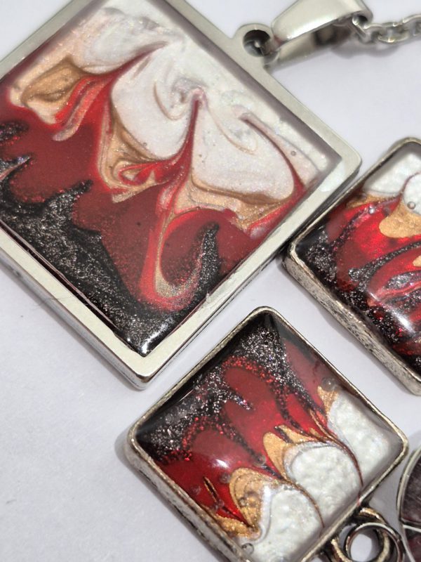 Carré Feu | Ensemble collier et boucles    -       Livraison gratuite – Image 3