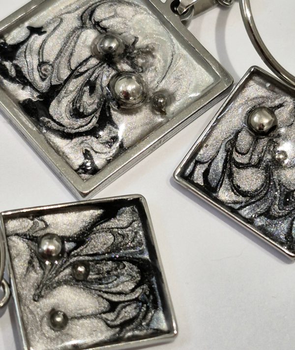 Carré Ténèbres 4 | Ensemble collier et boucles           -        Livraison gratuite – Image 5