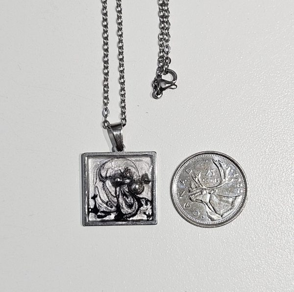 Carré Ténèbres 4 | Ensemble collier et boucles           -        Livraison gratuite – Image 2