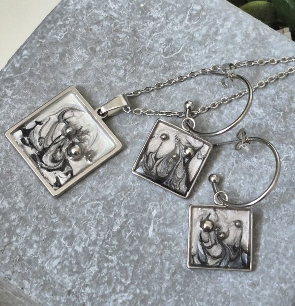 Carré Ténèbres 4 | Ensemble collier et boucles           -        Livraison gratuite